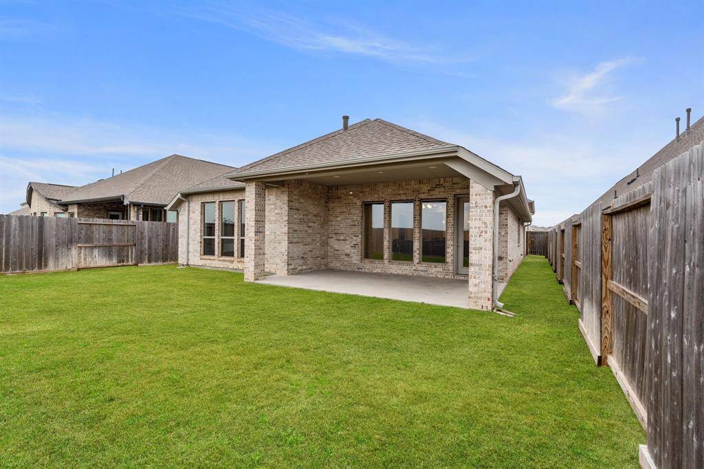 Be sure to explore the backyard, where you'll find a generous covered patio perfect for entertaining, along with a lush, beautifully manicured lawn—ideal for outdoor gatherings, relaxation, and enjoying the fresh air!