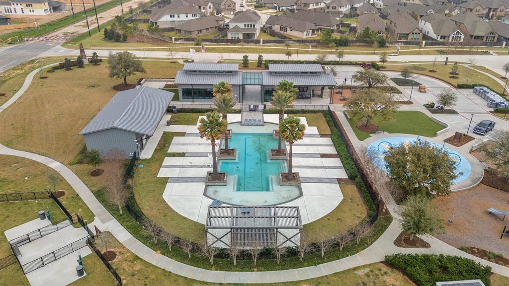 Enjoy the summer months by relaxing in this refreshing community pool, perfect for cooling off and unwinding with family and friends!
