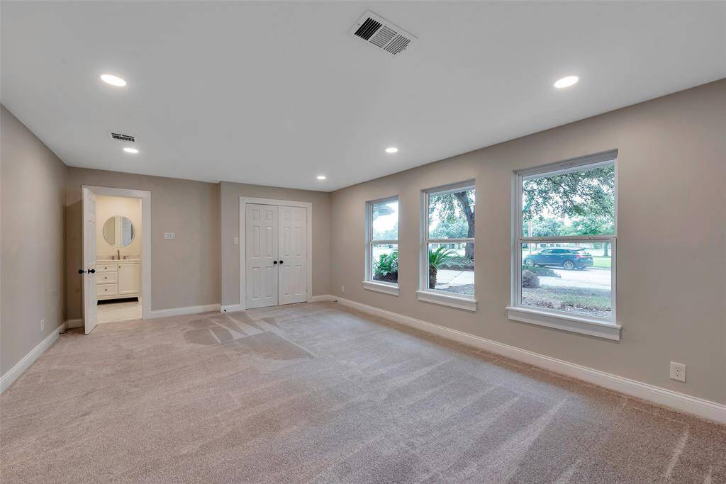 3rd Bedroom - spacious and great closet space!