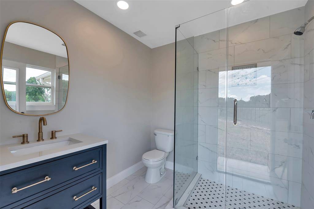 Outdoor 'Pool' Bathroom. Perfect for all your outdoor events, activities, etc. For your guests if you add a pool - it's ready!