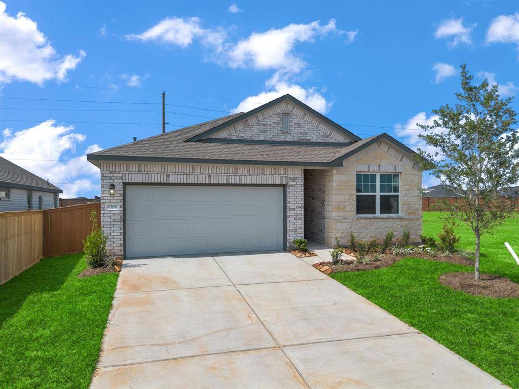 Welcome home to 27506 Beachside Arbor Drive located in the master planned community of Sunterra and zoned to Katy ISD.