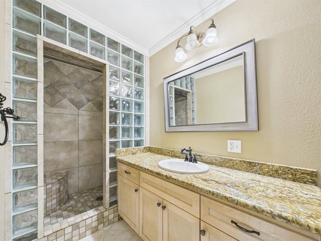 En-Suite Bath with Stand Alone Shower