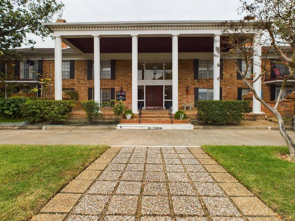 Controlled Walk in Entry/ Gated Driveway Entry