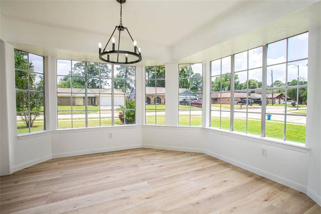 Another point of view of all the natural lighting that the breakfast room brings in!