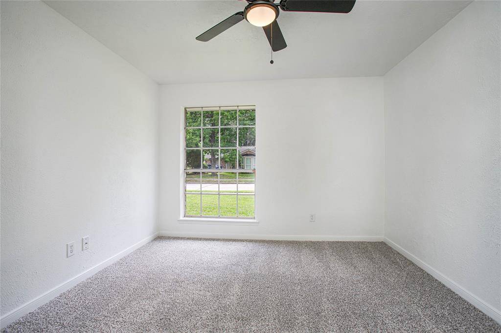 Third bedroom that also brings in plenty of light!