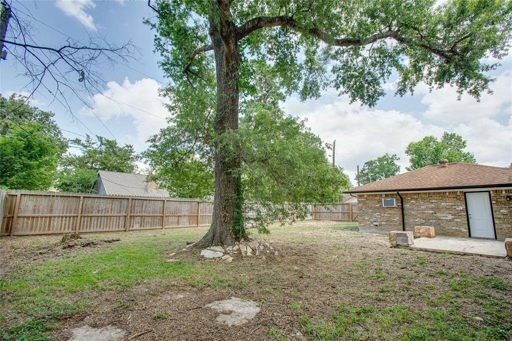 Another point of view of the spacious backyard thats perfect for gatherings, privacy and soaking in the sun!