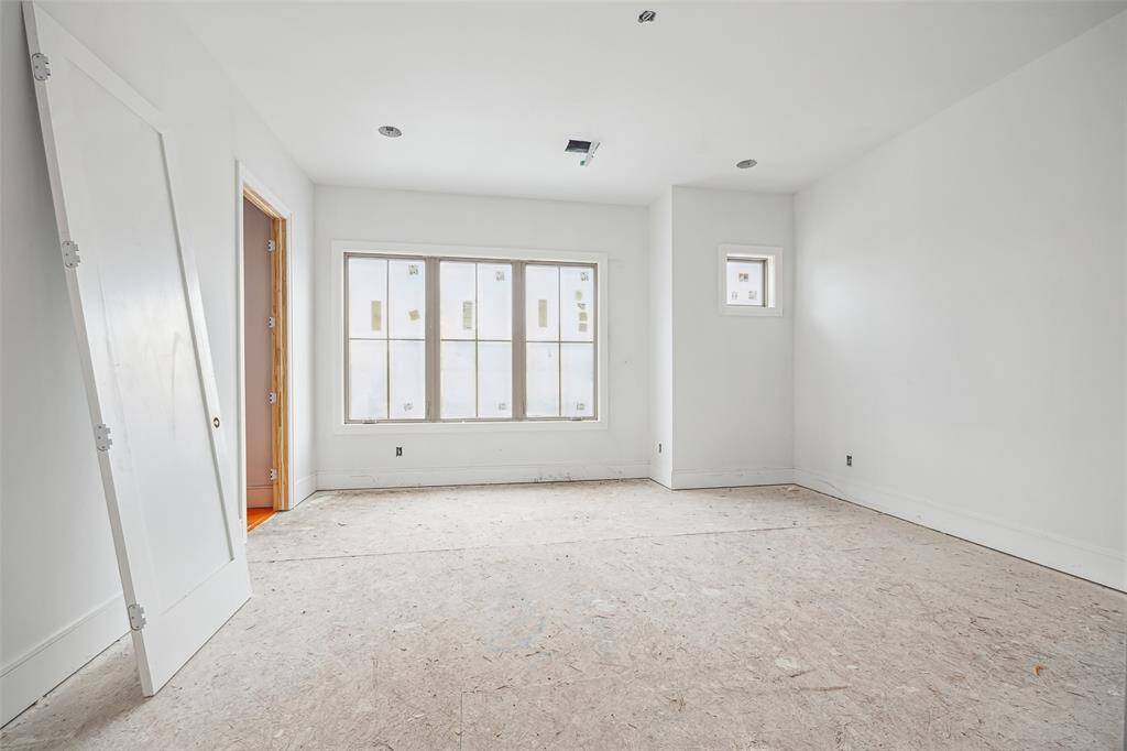 Additionally, second floor includes a secondary bedroom with en-suite bathroom.