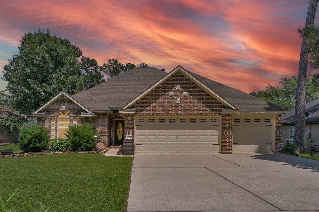 Spacious single-story home with a 3-car garage, perfect for easy living and ample storage.