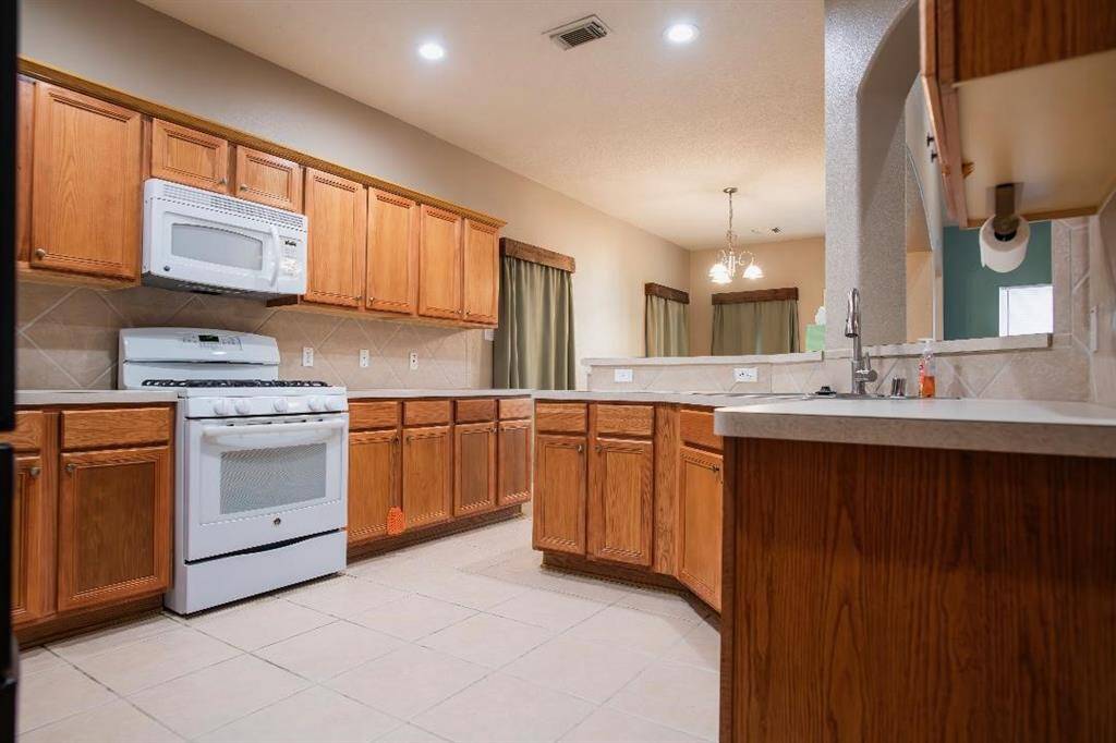 Gas stove and endless counterspace