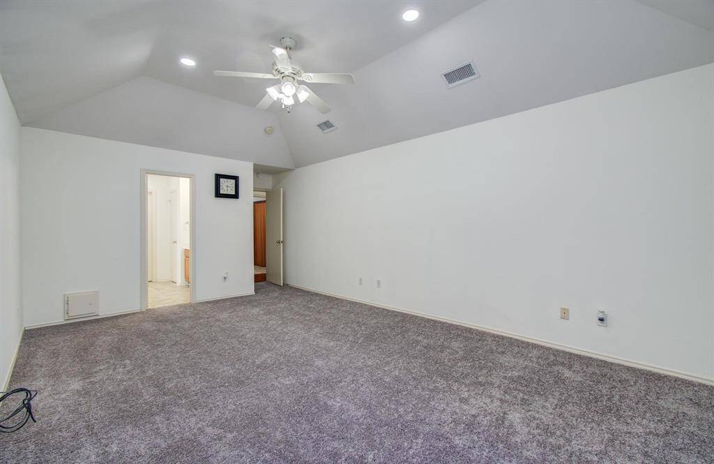 Room for a sitting area – Generous dimensions easily accommodate king furniture plus a cozy reading corner.