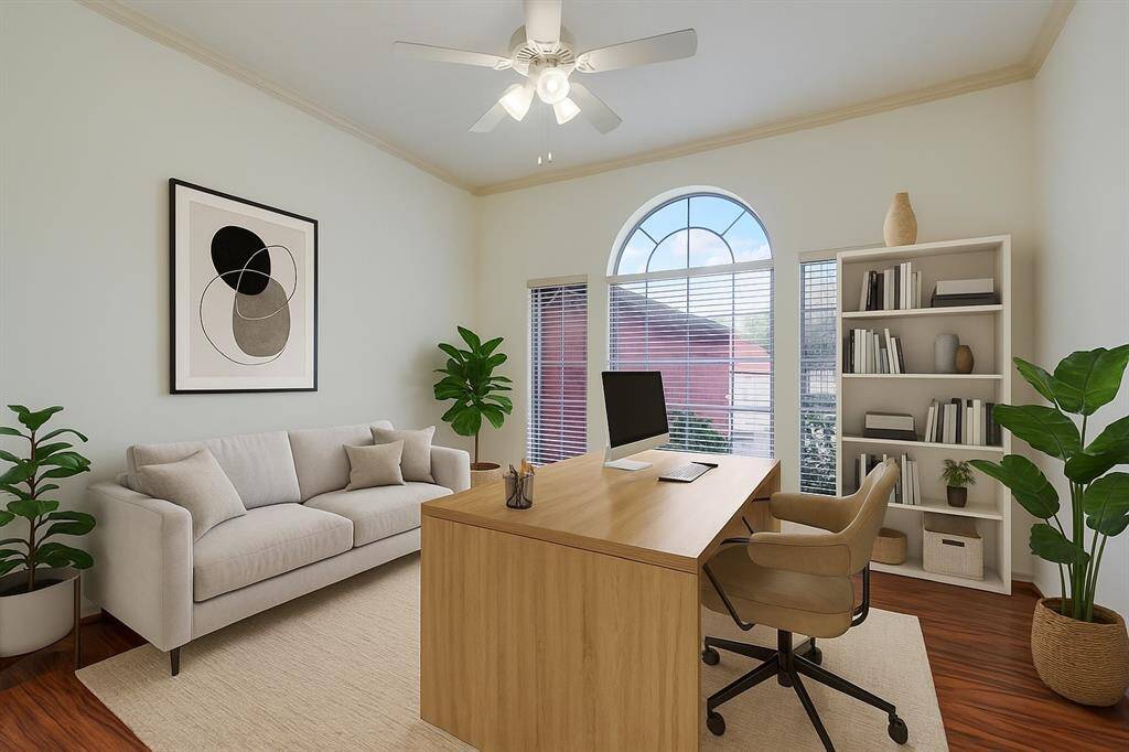 Private home office / flex room – Palladian window, wood floors and double doors make an ideal study or playroom. (virtually staged)