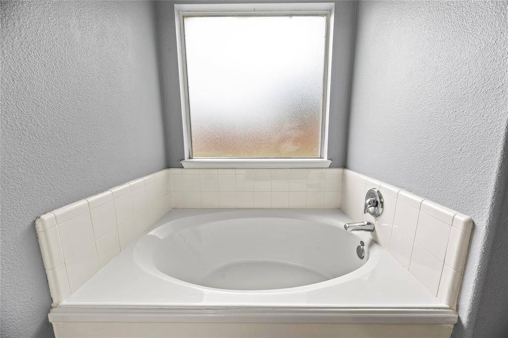 Primary soaking tub