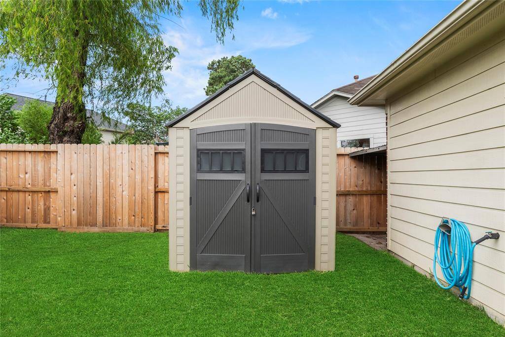 Rubbermaid storage building