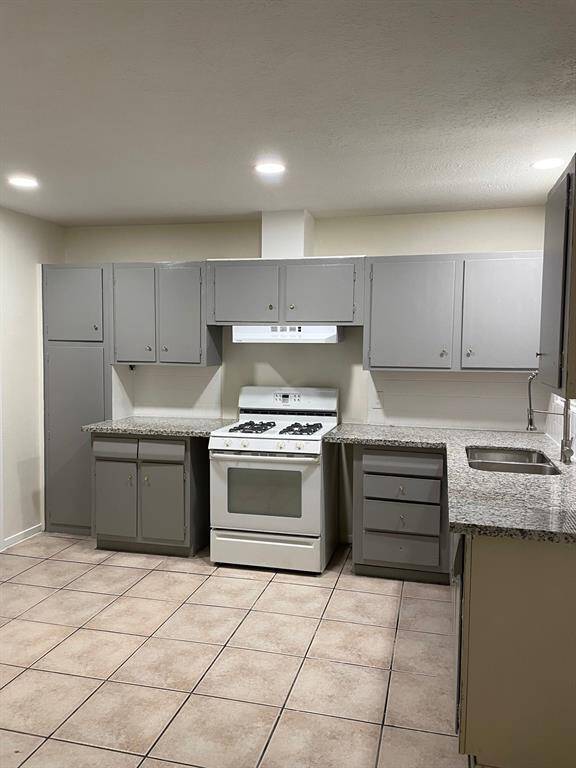 Kitchen/Dining Area