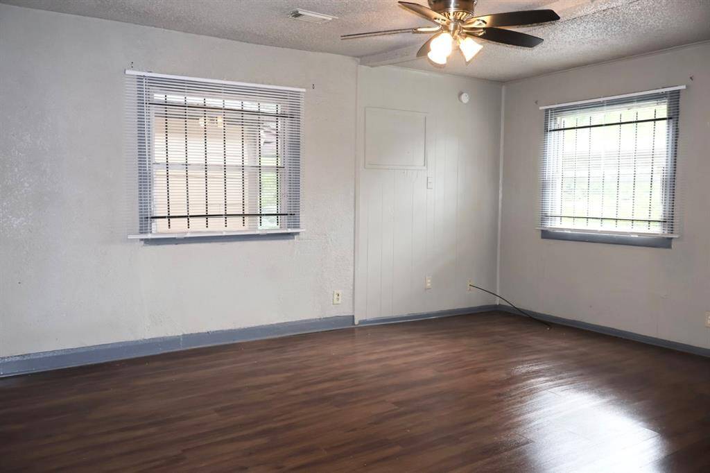 Living room with Ceiling fan.
