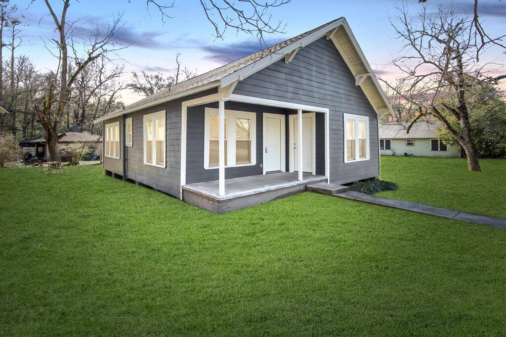 Right in front of you is a green space perfect for your furry friends! It also has plenty of space to accommodate guest parking.