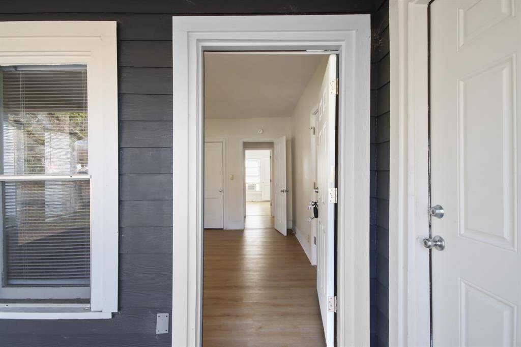 You'll be instantly greeted by beautiful vinyl plank floors, and immediate access to the Kitchen and Primary Bedroom.