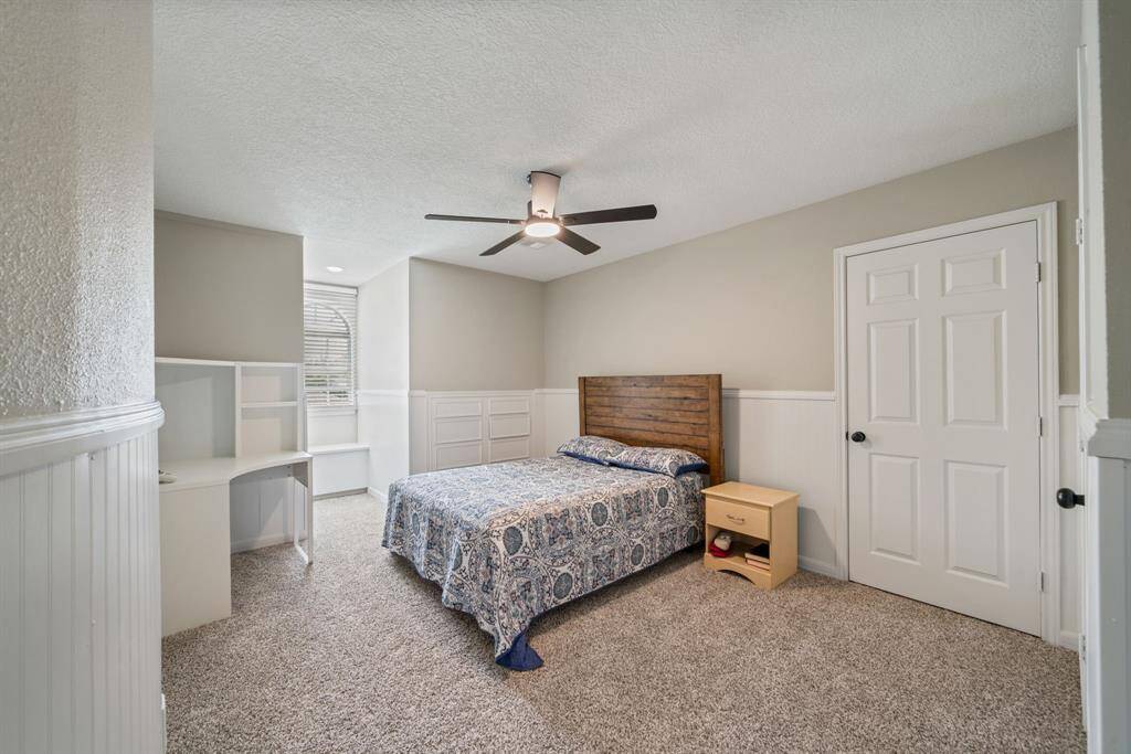 Upstairs Bed 18x12 & 19x11