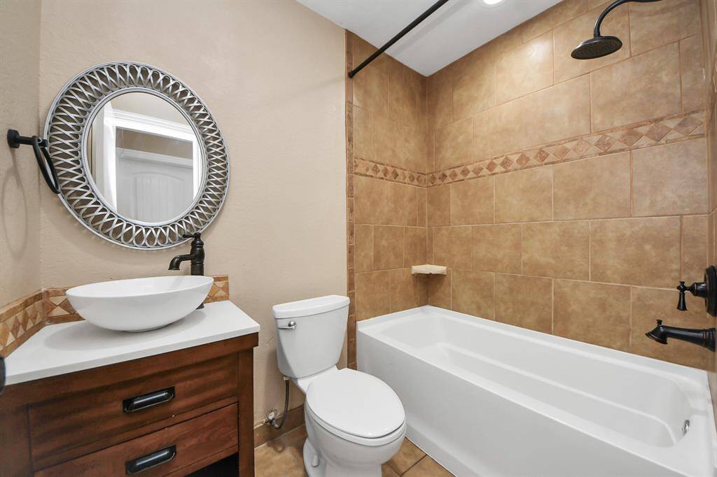 1st floor shared full bathroom