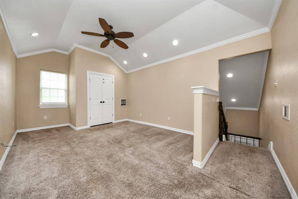 2nd floor game room/extra bedroom