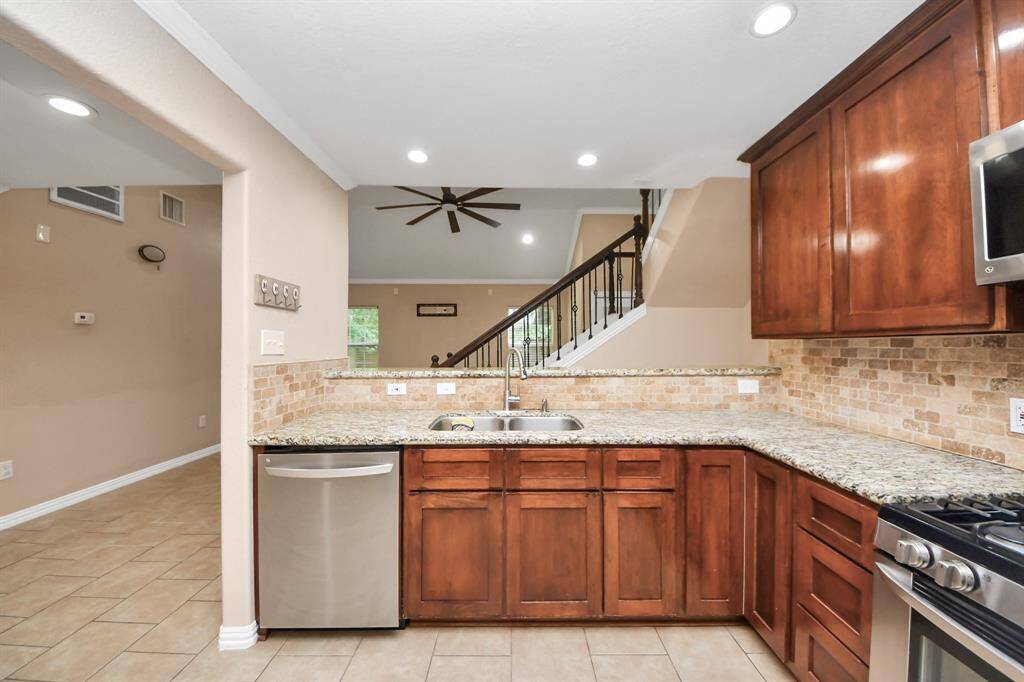 Custom kitchen, granite, tiled backsplash