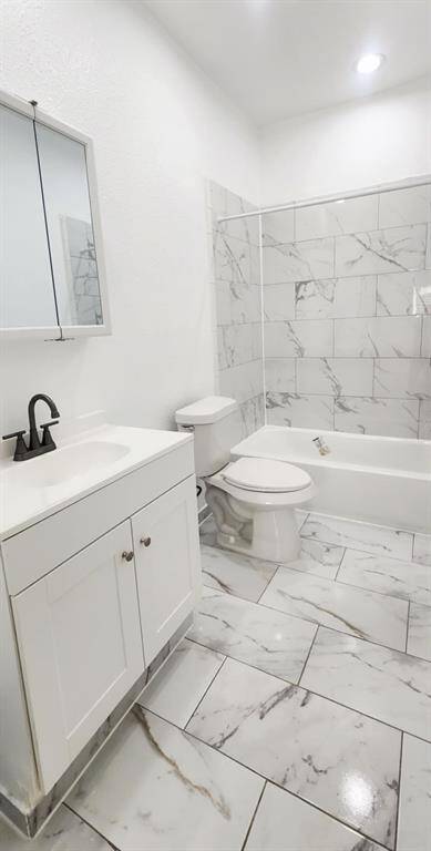 Modern bathrooms. 2.5 bathroom in each unit