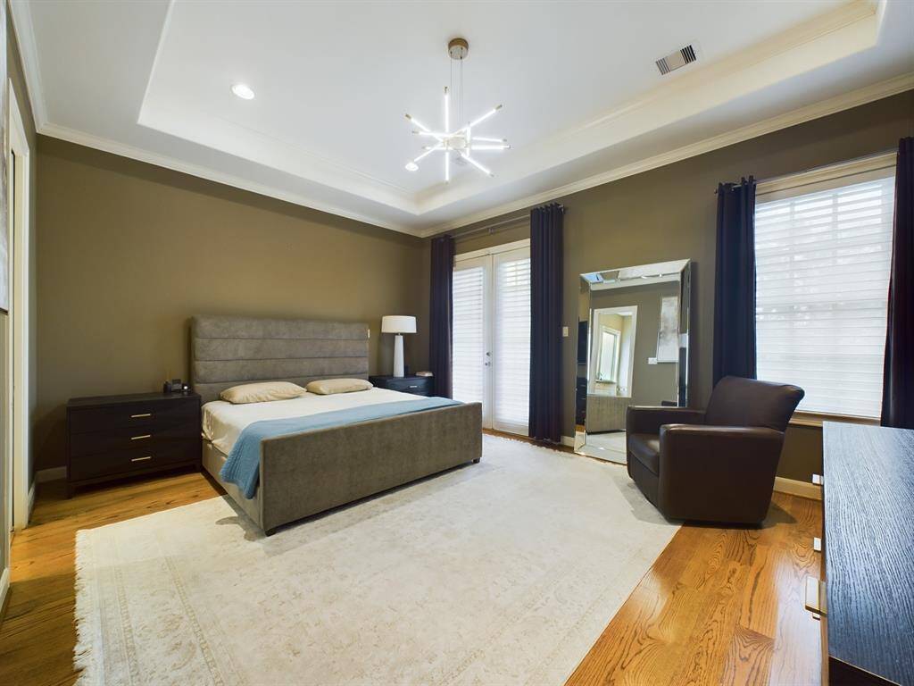 Primary w/Private Balcony