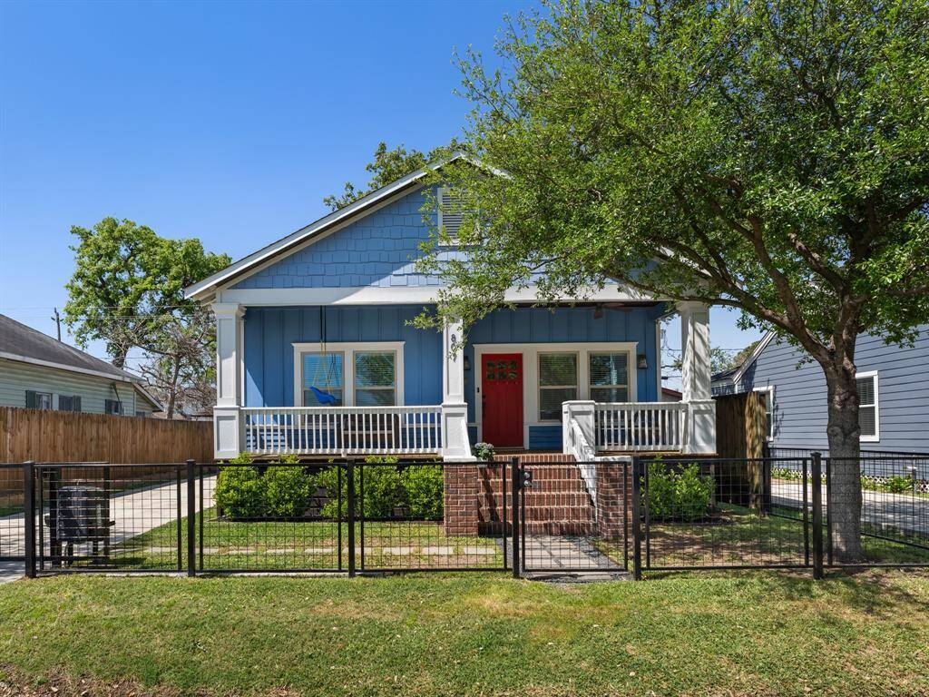 Welcome to 807 Vincent! This classic Heights bungalow was taken down to the studs and renovated in 2014, including updates to plumbing, electrical systems, and energy-efficient double-pane windows. It blends timeless historic charm with modern updates throughout.