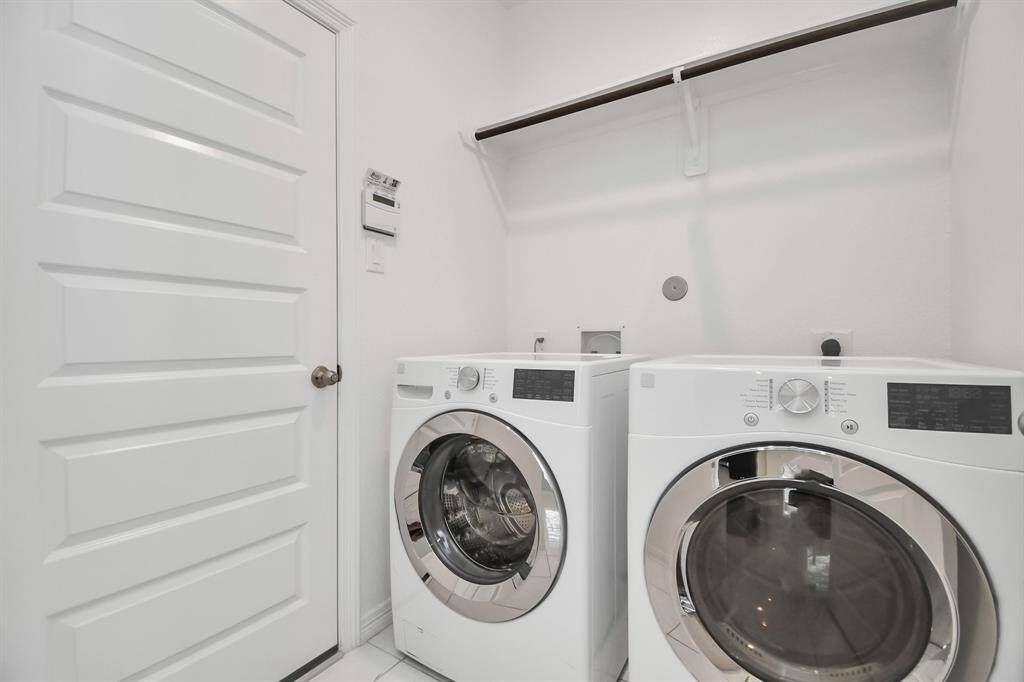 Washer, dryer included!