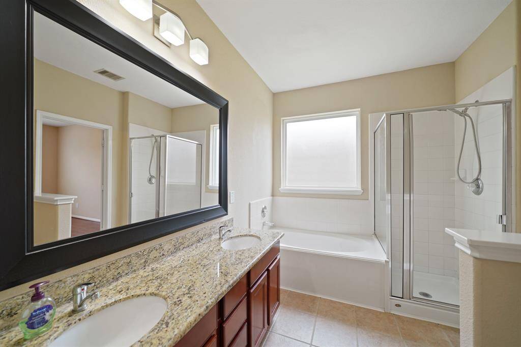 Ensuite/primary bathroom