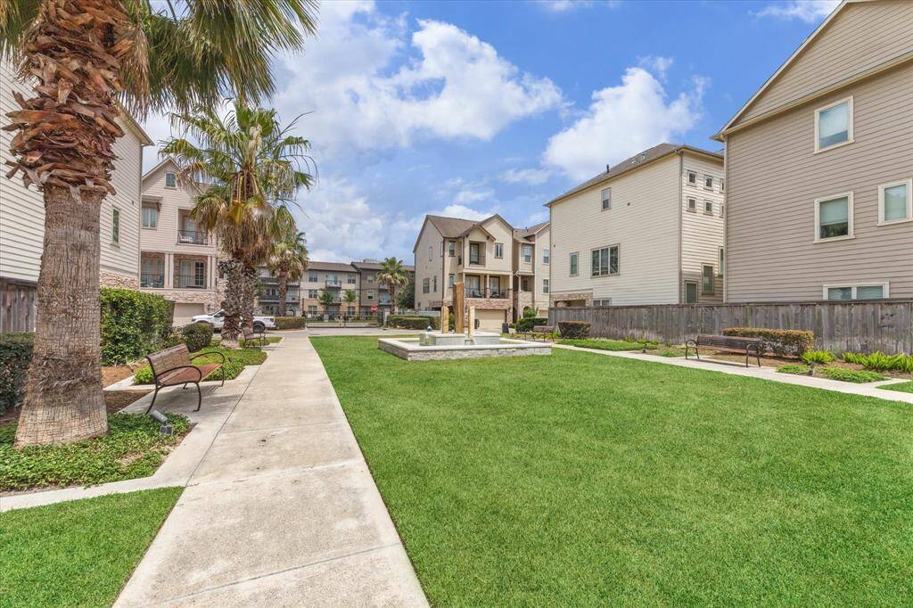 This dedicated park space within the Knoll Park gates brings a neighborly feel to the community.  Additional play space for your children or pups alike!