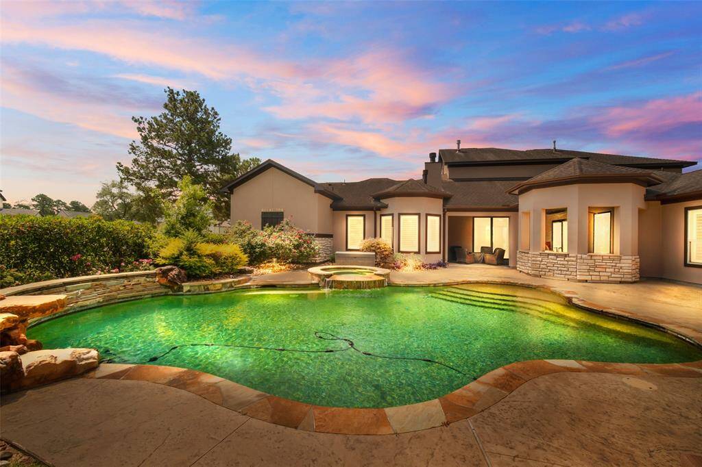 Just in time for summer you can enjoy this beautiful pool & spa!