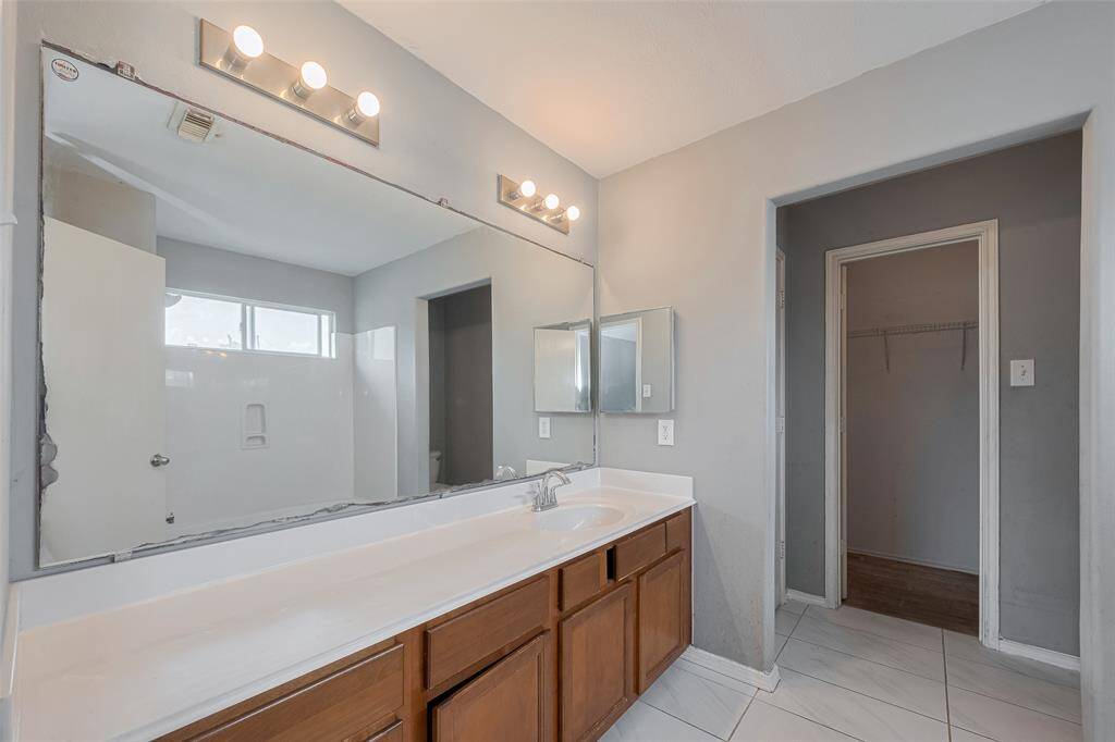 Primary en-suite
