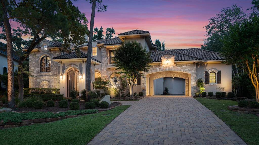Absolutely stunning! No need to look further, this gorgeous custom home by Charles Martin is set behind the private manned gates of Carlton Woods Creekside.