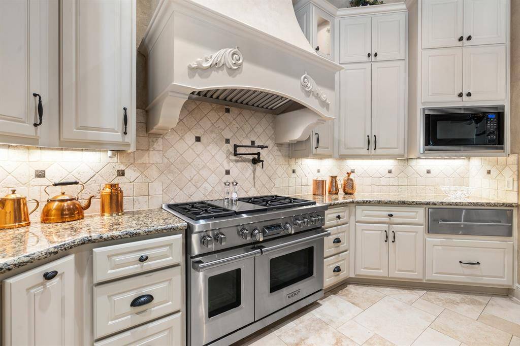Additional highlights include Wolf and Subzero appliances, pot filler, warming drawer and undercabinet lighting.