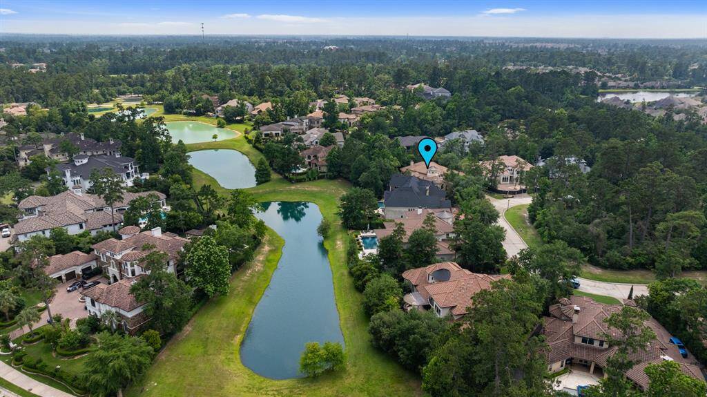 Carlton Woods is home to elevated living offering its own clubhouse, dining, tennis, fitness facilities, and a vibrant calendar of social events. Golf enthusiasts enjoy the Tom Fazio Championship Golf Course!