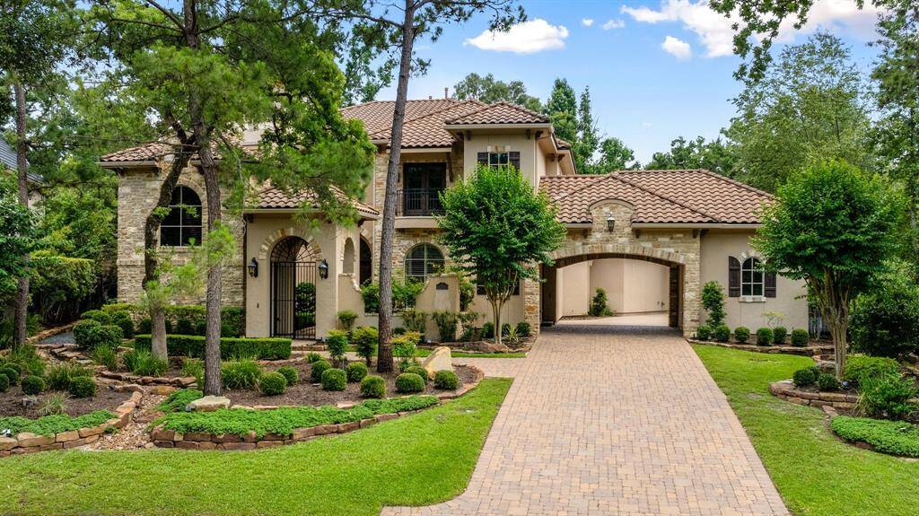 With its stunning landscape, meticulously maintained gardens, and exceptional attention to detail, 10 Maroon Creek radiates warmth and welcomes you home.