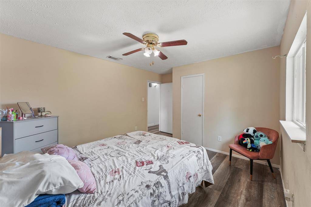 This peaceful retreat offers great natural light, warm neutral tones, and enough space to grow, rest, or play. A flexible layout ready to fit your lifestyle.