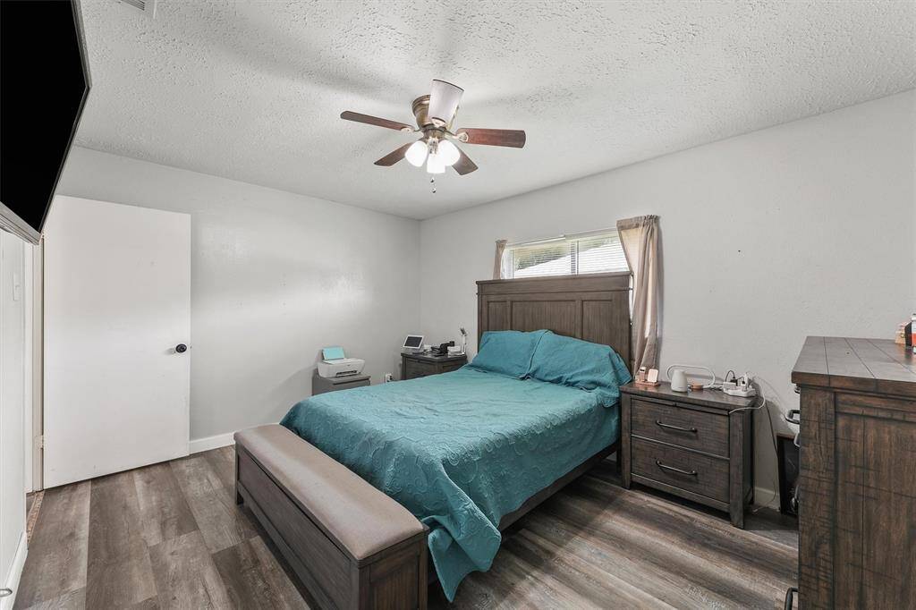 From any angle, this room delivers comfort and calm—with space to breathe, soft natural light, and a layout that’s as functional as it is relaxing.