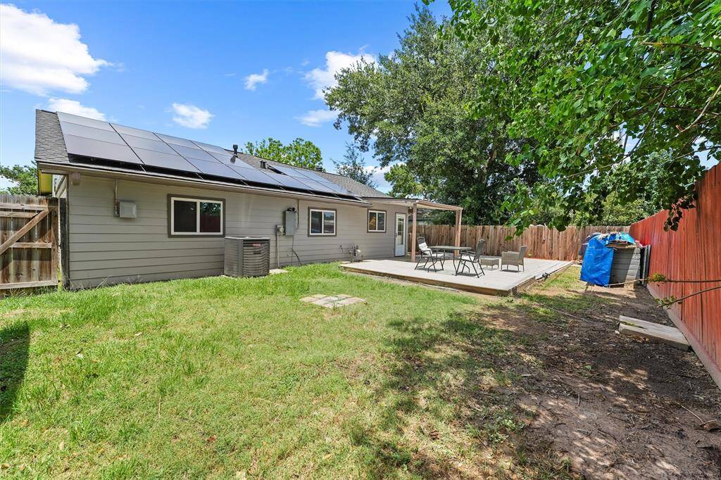 This fully fenced backyard offers the perfect balance of open lawn and decked-out entertaining space—ideal for weekend barbecues, playtime, or letting your furry friends roam freely.