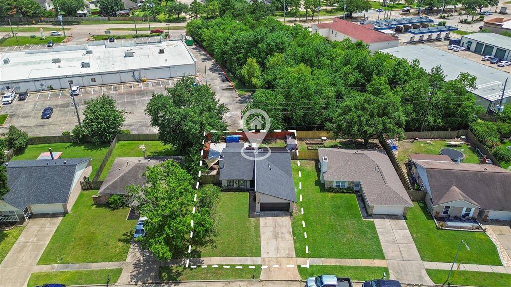This clearly outlined property offers peace of mind with no back neighbors—just a serene greenbelt buffer behind. Enjoy added privacy while still being minutes from shops, dining, and conveniences.
