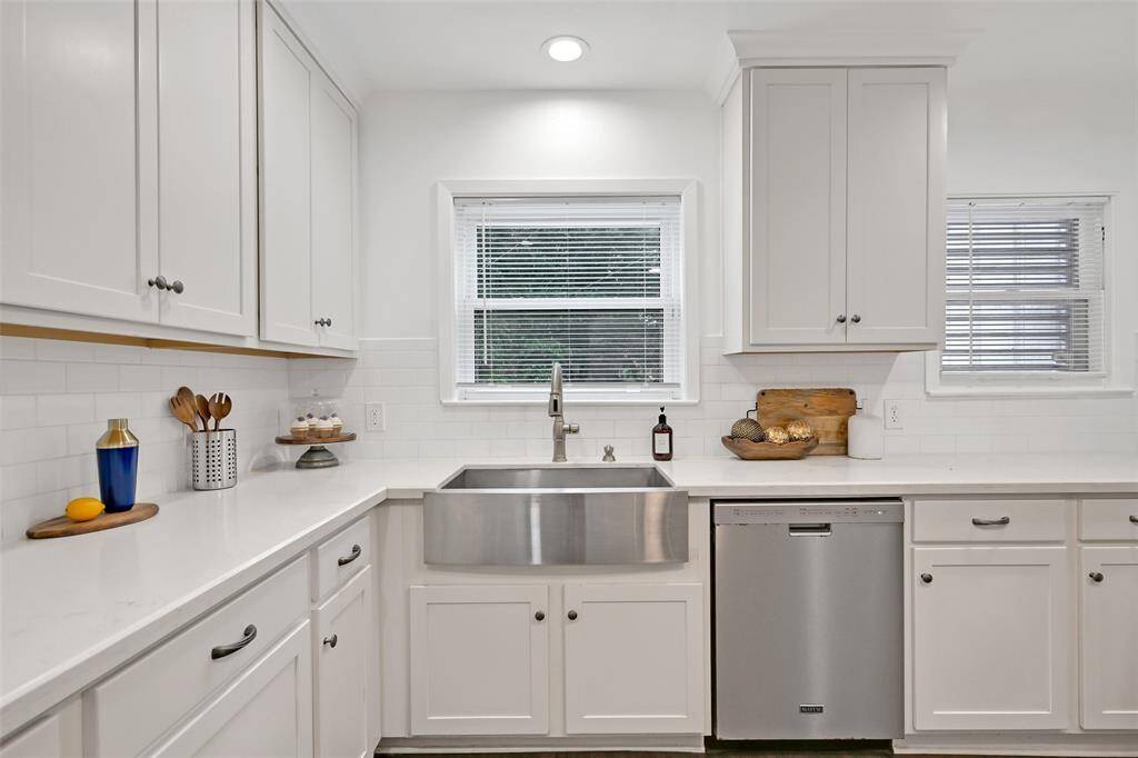 stunning white quartz countertops
