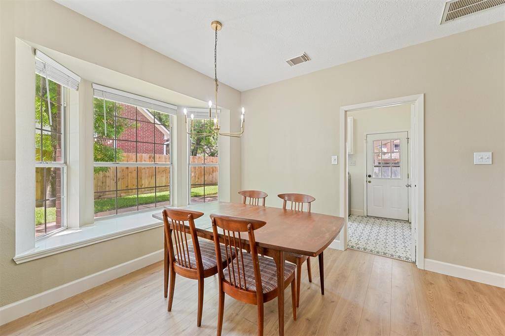 This breakfast nook is a delightful extension of the kitchen. It features a number of large bay windows designed to let in as much natural light as possible. Thanks to these generous windows, this cozy nook is always a light and airy spot in the kitchen.