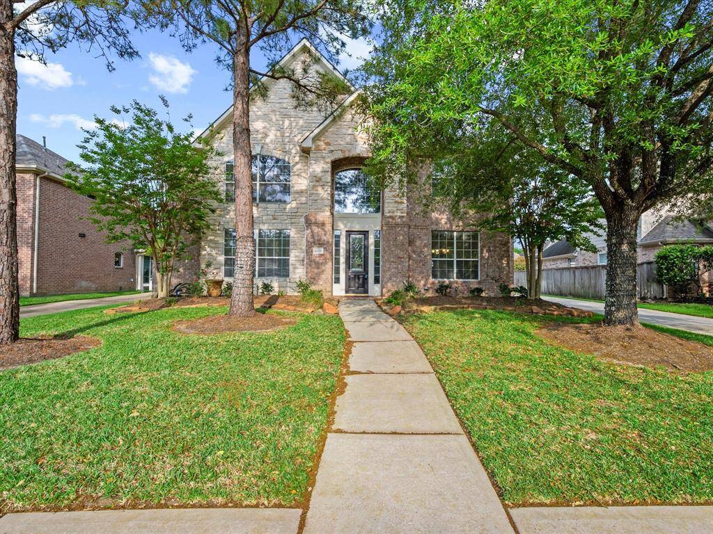Welcome to the fully updated 10218 Earlington Manor!