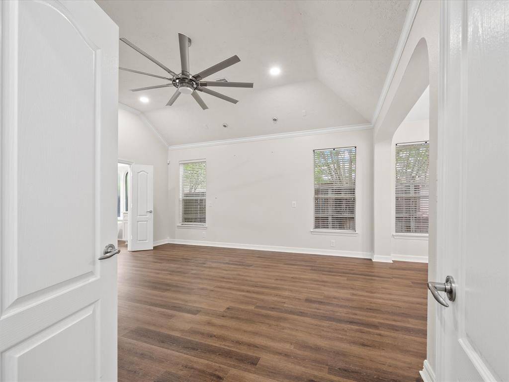 Welcome to your SPACIOUS Primary SUITE!
