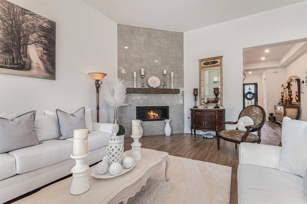 Cozy living room featuring a stylish fireplace.