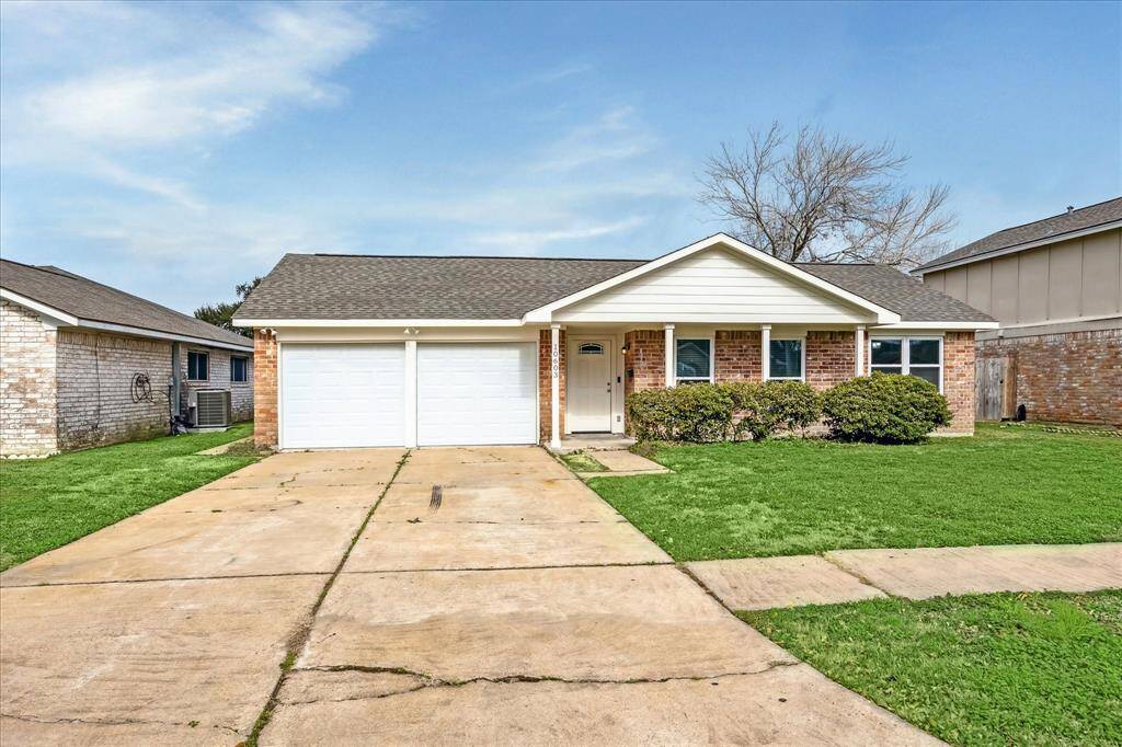 This 3/2/2 home was remodeled in 2025 and has double drive way, new roof, tile and vinyl wood floors and is perfect for those looking for a fresh start.