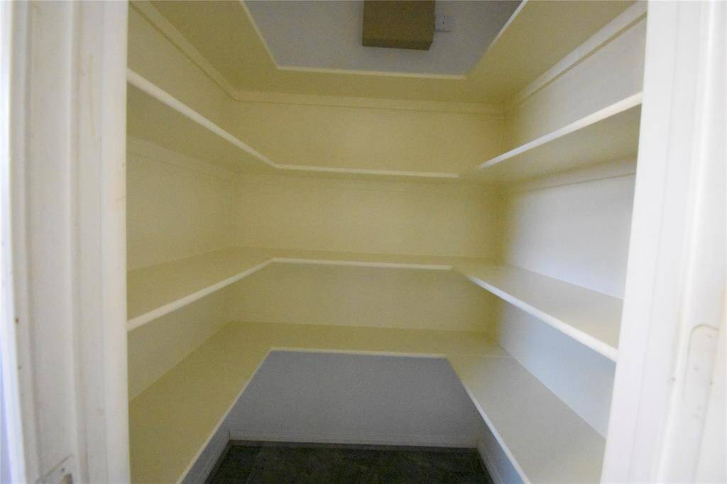 Walk-in Pantry