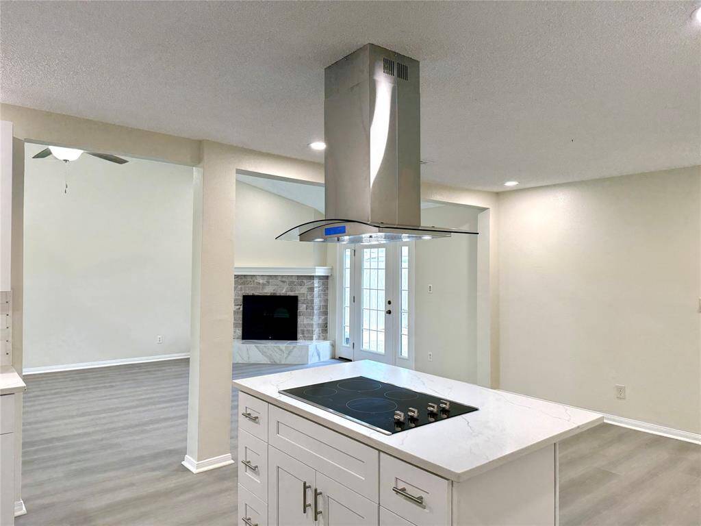 Perfect for dining and entertaining guests! The quartz island with a built-in cooktop, combines style and functionality in the heart of the kitchen. The island offers ample cabinet storage below and serves as a versatile space for both cooking and dining. With room for barstool seating, it’s perfect for casual meals, entertaining guests, or enjoying morning coffee in a modern, open-concept setting.