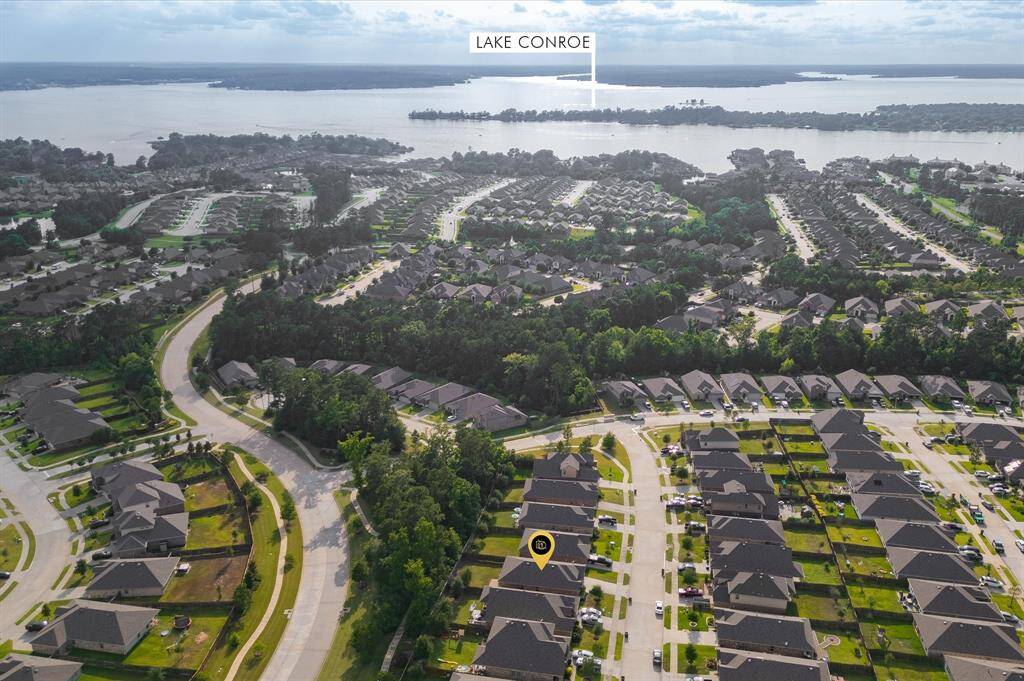 Easy acess to lake Conroe and private boat launch
